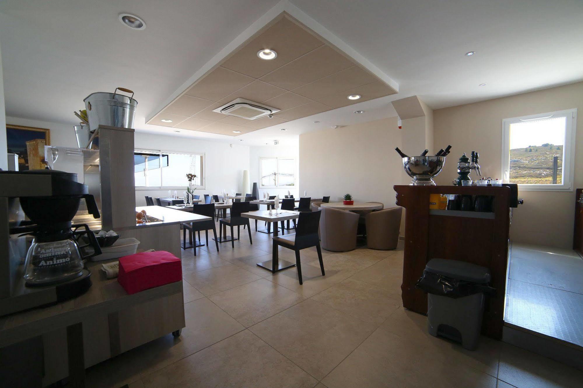 佩勒特斯餐厅酒店 乐罗夫 外观 照片